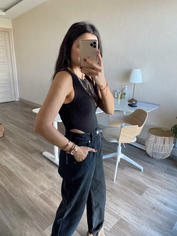 Siyah Pencere Detaylı Bodysuit